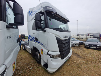 Nyergesvontató IVECO