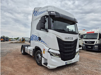 Nyergesvontató IVECO