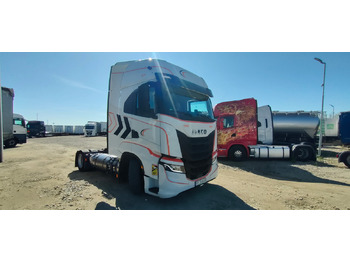 Nyergesvontató IVECO