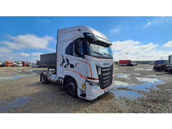 Nyergesvontató IVECO
