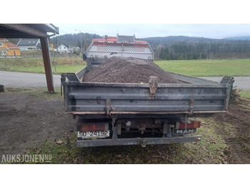 Billenőplatós teherautó 2004 MAN LE8.180 tippbil eu ok til 02.2026: 4 kép.