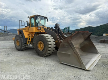 Gumikerekes homlokrakodó VOLVO L220E
