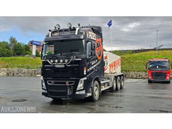 Horgos rakodó teherautó VOLVO