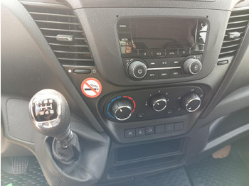 Dobozos kisteherautó IVECO Daily 35C16H: 3 kép.