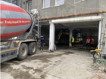 Betonkeverő félpótkocsi CIFA: 2 kép.