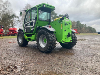 Teleszkópos rakodó Merlo TF 42.7-145: 3 kép. Teleszkópos rakodó Merlo TF 42.7-145: 3 kép.