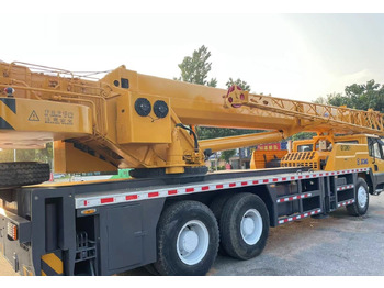 Autódaru XCMG QY30K5-1: 3 kép. Autódaru XCMG QY30K5-1: 3 kép.