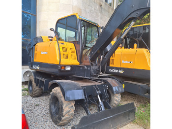 Gumikerekes kotró Hyundai 60vs excavator: 3 kép. Gumikerekes kotró Hyundai 60vs excavator: 3 kép.