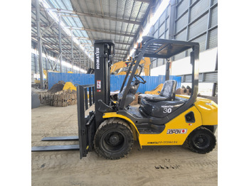 Dízel targonca Komatsu FD30 Forklift: 4 kép.