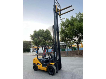 Dízel targonca New arriver second hand Komatsu FD30 forklift with good performance cheap used forklift for sale: 5 kép.