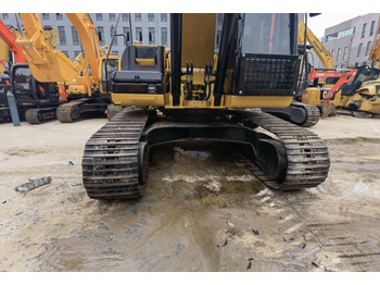 Lánctalpas kotró excavators cat325dl: 3 kép. Lánctalpas kotró excavators cat325dl: 3 kép.