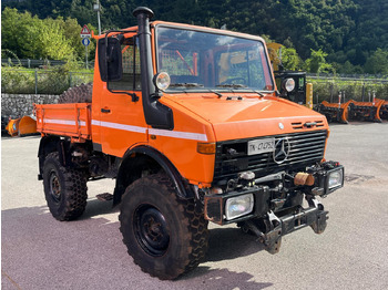 Billenőplatós teherautó MERCEDES BENZ UNIMOG U1200 – 70: 4 kép.