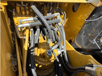 Lánctalpas kotró CAT 320 D: 3 kép.