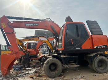 Gumikerekes kotró DOOSAN