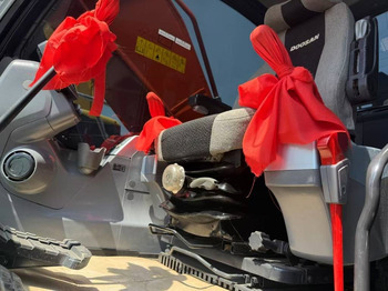 Lánctalpas kotró Doosan DX 340: 5 kép. Lánctalpas kotró Doosan DX 340: 5 kép.