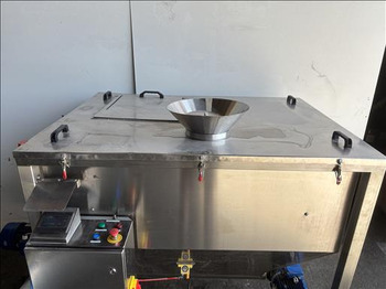 Szállítószalag NNP Hopper and elevator screw conveyor: 4 kép. Szállítószalag NNP Hopper and elevator screw conveyor: 4 kép.