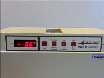 Élelmiszer-feldolgozó gép Pharmatron 5Y tablet tester: 5 kép. Élelmiszer-feldolgozó gép Pharmatron 5Y tablet tester: 5 kép.