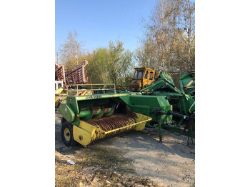 Kocka bálázó JOHN DEERE