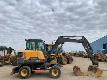 Gumikerekes kotró Volvo EW 60 E: 3 kép.