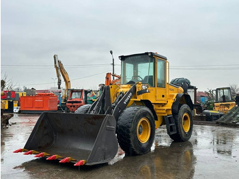 Gumikerekes homlokrakodó VOLVO L60E