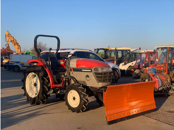 Traktor YANMAR