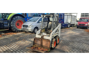 Mini homlokrakodó Bobcat 443 4x4 Radlader: 2 kép.