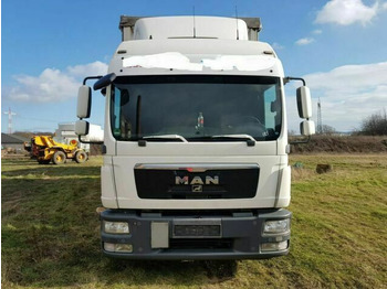 Ponyvás teherautó MAN TGL 8.240