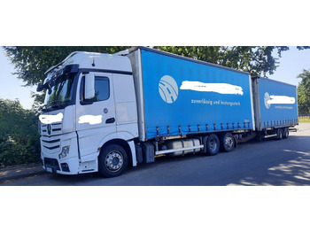 Ponyvás teherautó MERCEDES-BENZ