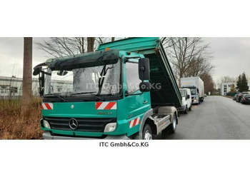 Billenőplatós kisteherautó MERCEDES-BENZ