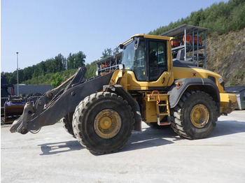 Gumikerekes homlokrakodó VOLVO L110H