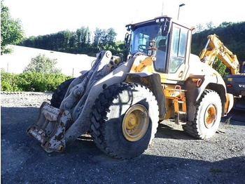 Gumikerekes homlokrakodó VOLVO L120H