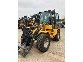 Gumikerekes homlokrakodó VOLVO L35G