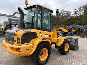 Gumikerekes homlokrakodó Volvo L 35 G: 3 kép. Gumikerekes homlokrakodó Volvo L 35 G: 3 kép.