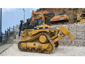 Buldózer CAT D 9 N: 3 kép.