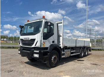 Platós teherautó IVECO Trakker