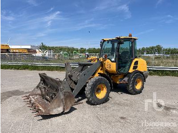 Gumikerekes homlokrakodó VOLVO L25F