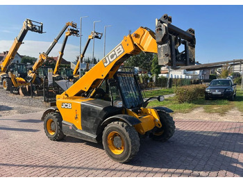 Teleszkópos rakodó JCB