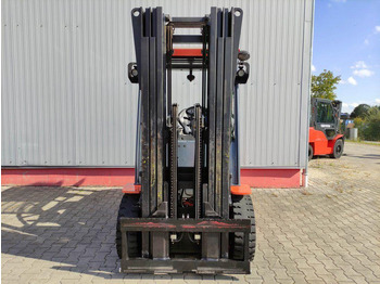Elektromos targonca Toyota 8FBMT40: 3 kép.