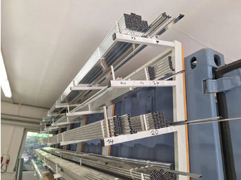 Szerszám/ Felszerelés 1 Posten PVC-Schienen: 2 kép. Szerszám/ Felszerelés 1 Posten PVC-Schienen: 2 kép.