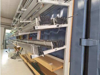 Szerszám/ Felszerelés 1 Posten PVC-Schienen: 3 kép. Szerszám/ Felszerelés 1 Posten PVC-Schienen: 3 kép.