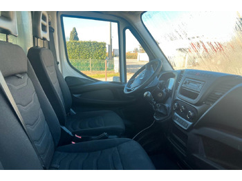 Dobozos kisteherautó Iveco daily 35s15 furgone euro 6: 3 kép.