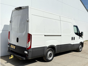 Furgon Iveco Daily 35S14 L2H2 Luchtvering Trekhaak Cruise Control Climate Control Lucht Geveerde Bestuurdersstoel: 3 kép.
