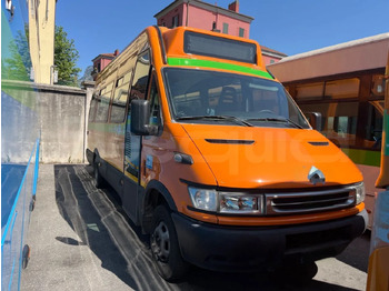 Minibusz IVECO Daily