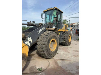 Gumikerekes homlokrakodó XCMG lw500fv: 2 kép.