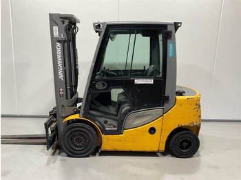 Dízel targonca Jungheinrich DFG 425S: 3 kép. Dízel targonca Jungheinrich DFG 425S: 3 kép.