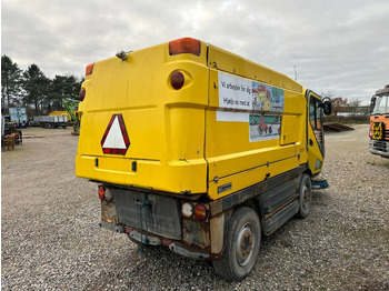 Utcaseprő gép Johnston CN400: 3 kép.
