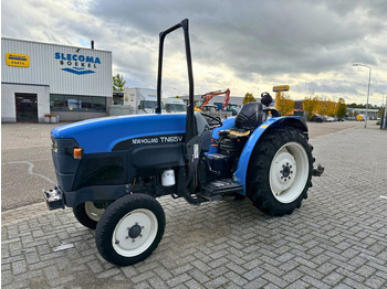 Traktor NEW HOLLAND