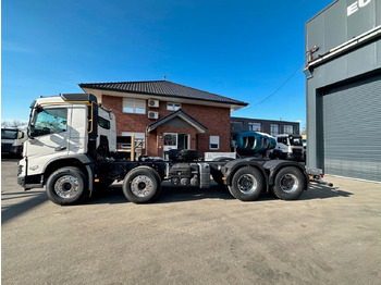 Alvaz teherautó Volvo FMX 500 8x4: 2 kép.