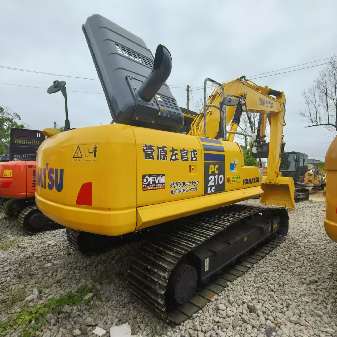 Lánctalpas kotró KOMATSU PC210: 3 kép.