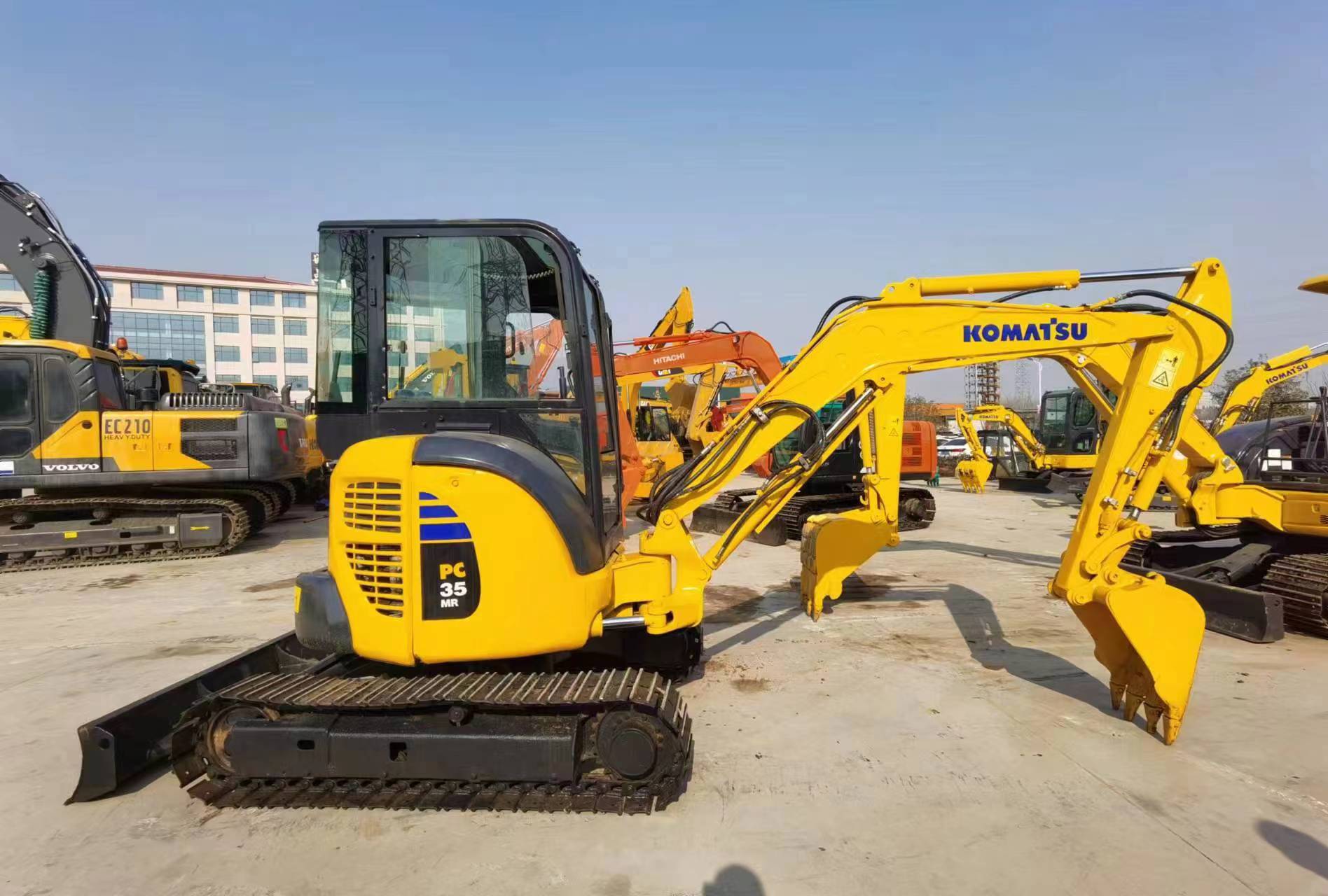 Minikotró KOMATSU PC35